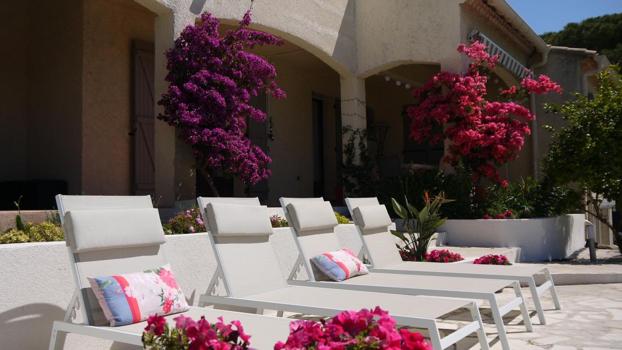 Grand Appartement Dans Maison Avec Piscine Privee Frejus Luaran gambar