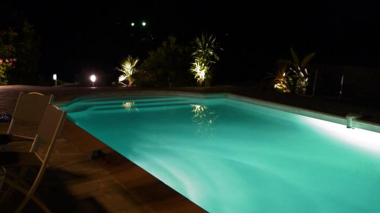 Grand Appartement Dans Maison Avec Piscine Privee Frejus Luaran gambar