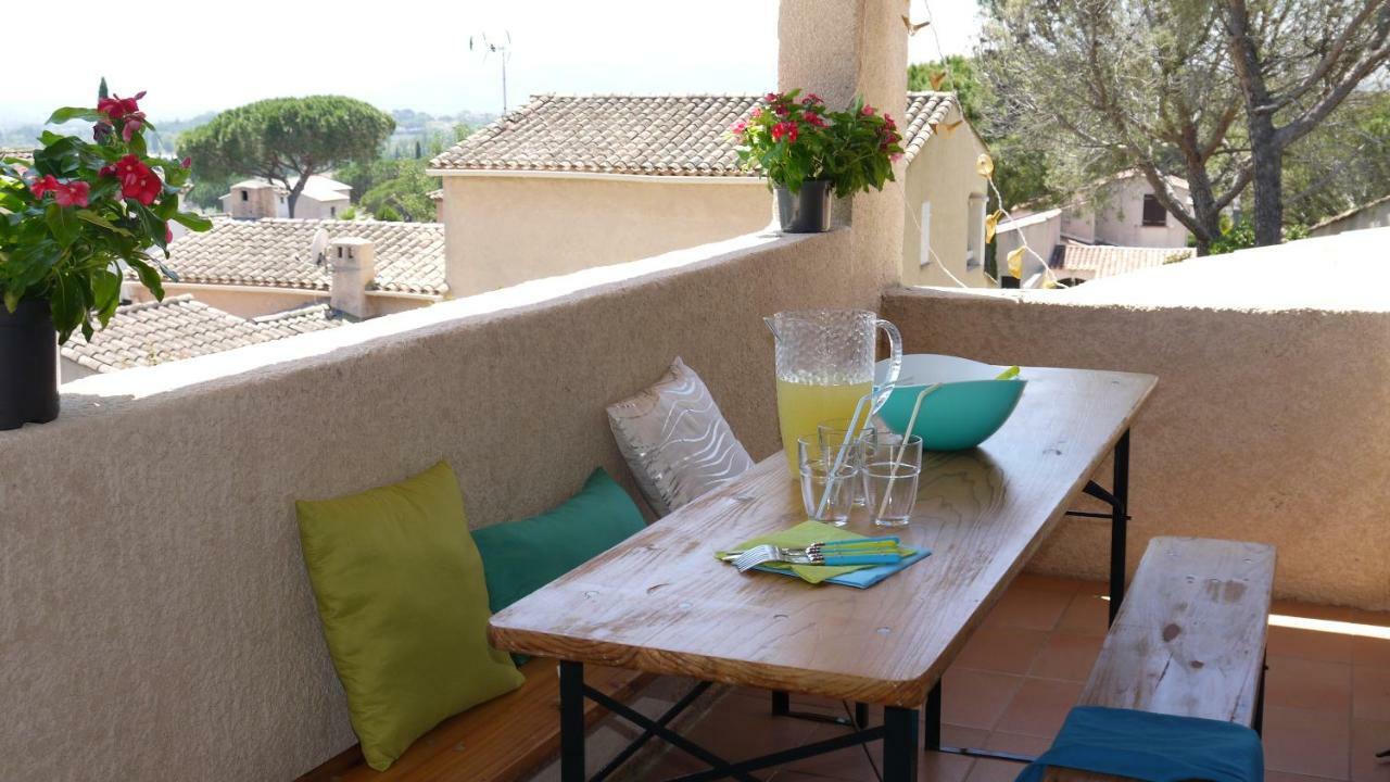 Grand Appartement Dans Maison Avec Piscine Privee Frejus Luaran gambar