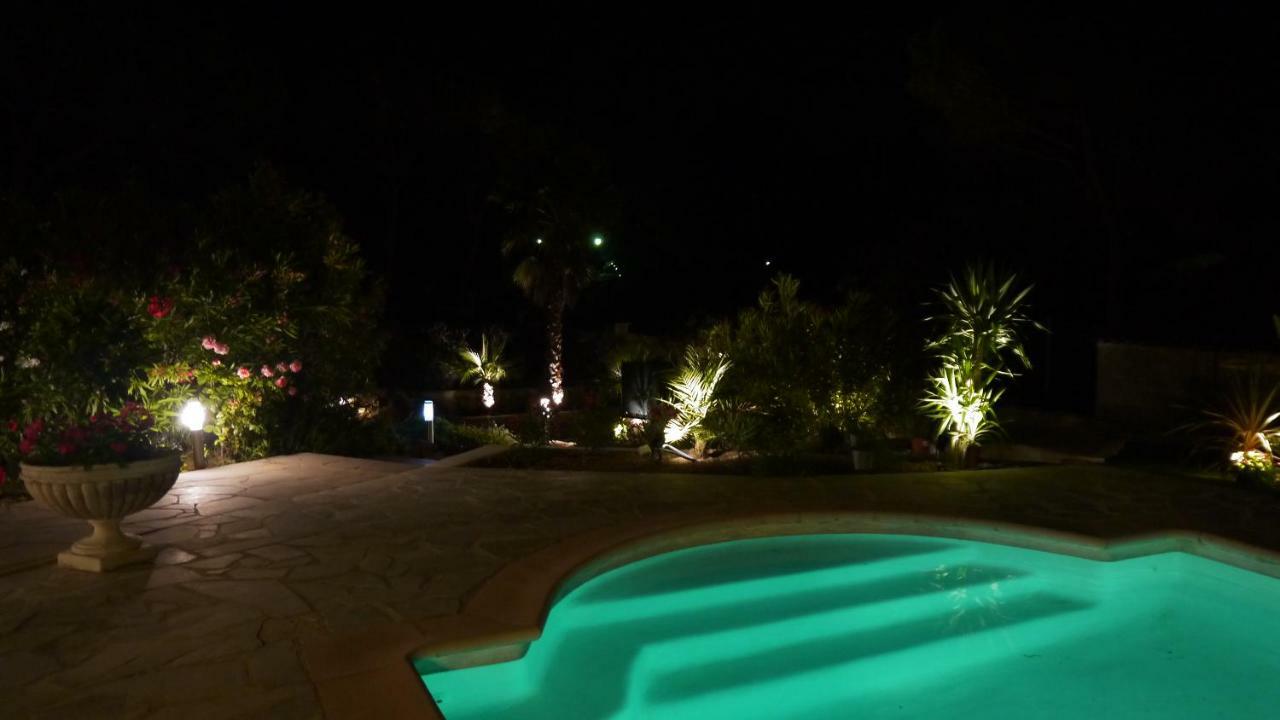 Grand Appartement Dans Maison Avec Piscine Privee Frejus Luaran gambar